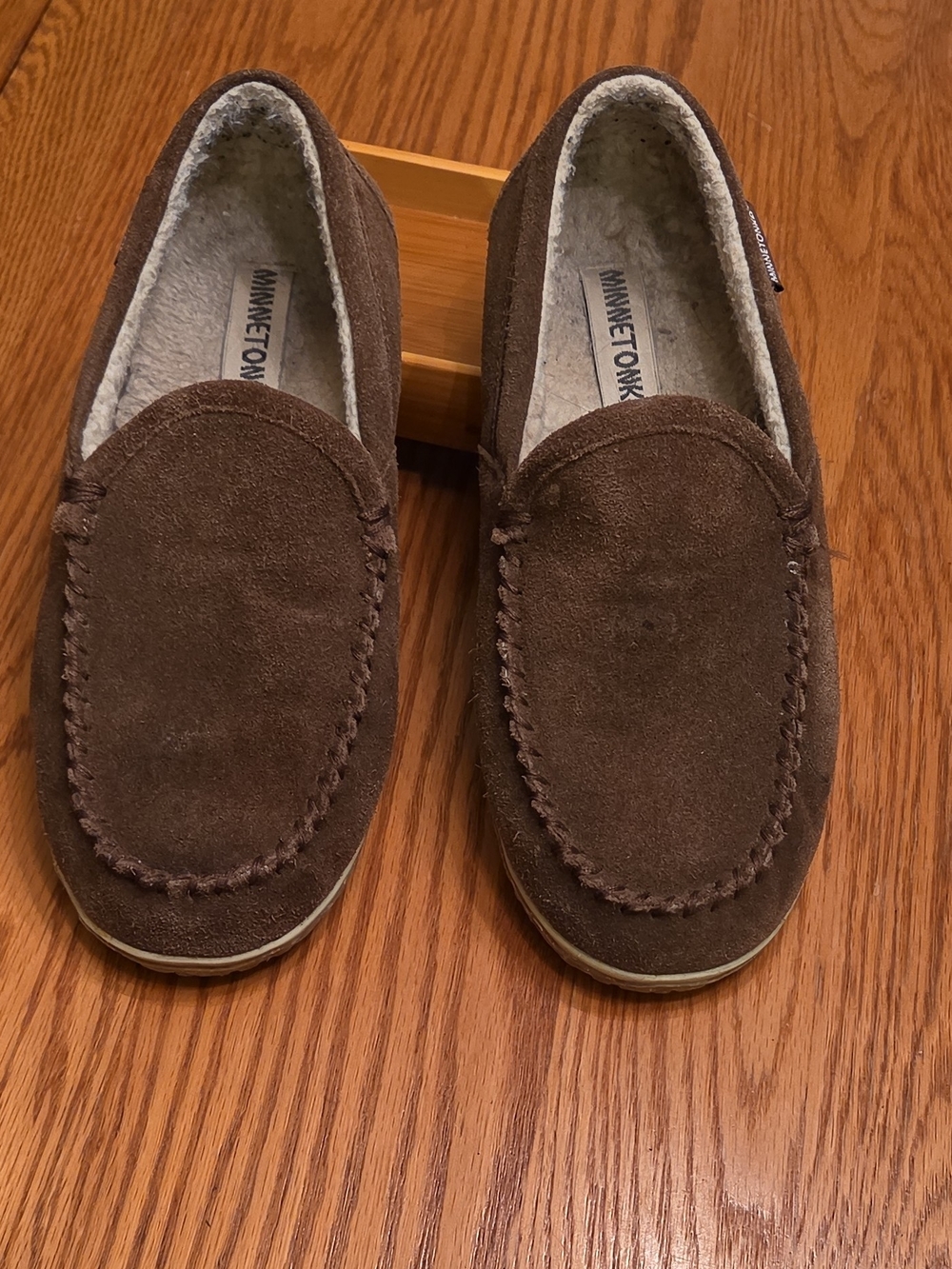Minnetonka Men's Brown Suede Moccasin Slippers